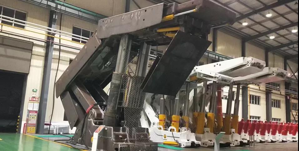 兖矿东华重工完成10米超大采高液压支架组装工作