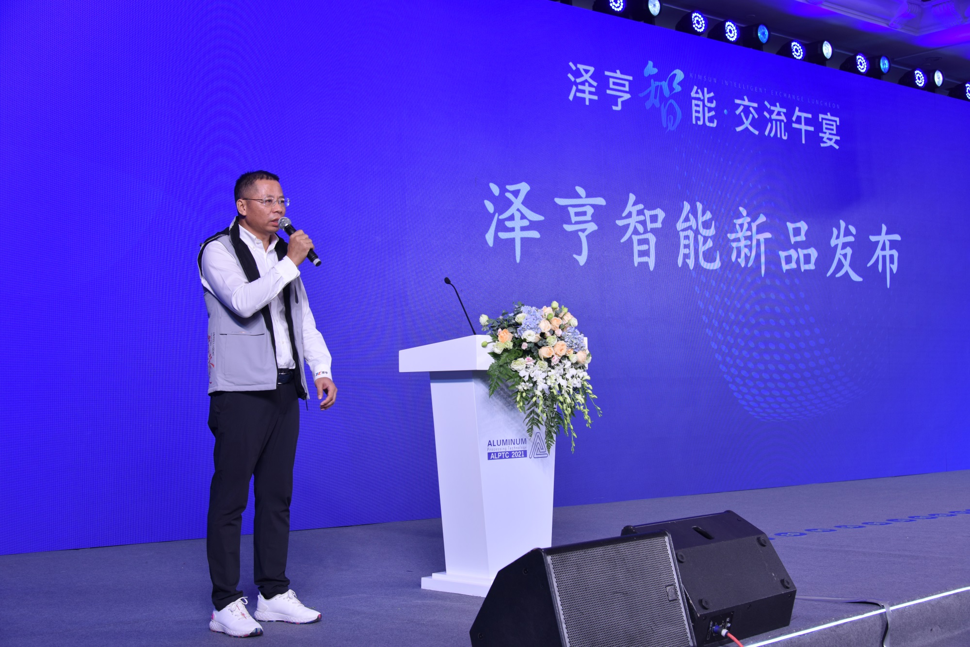 智能全面高效丨泽亨智能新品揭秘 发起铝型材喷涂革命